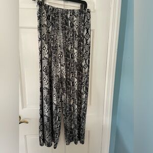 Joan Rivers black and white Snakeskin Print Pants
